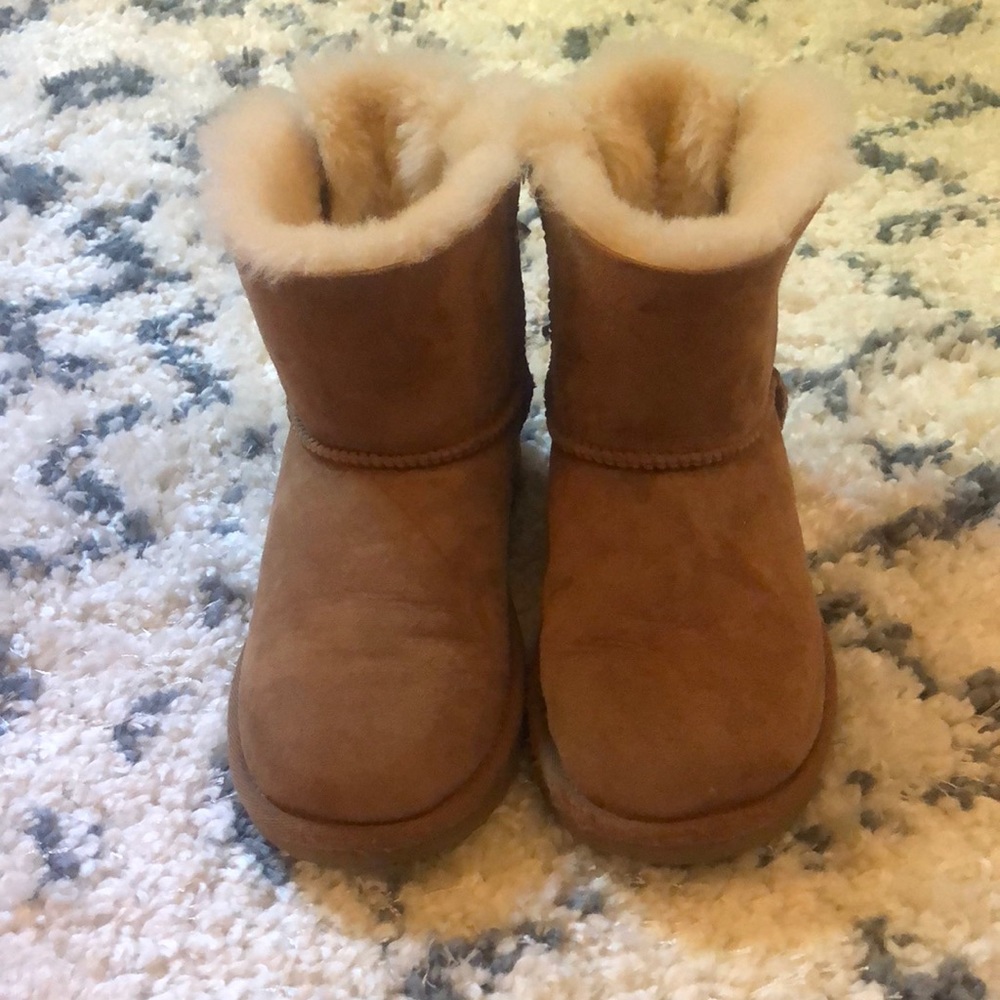Girls Uggs with Bows Size 3 girls